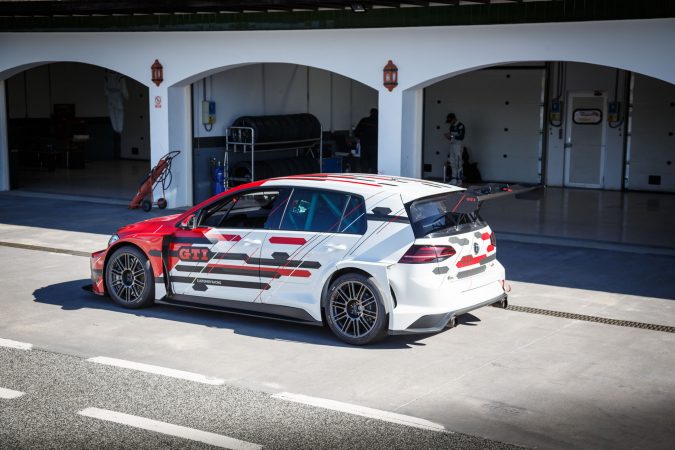 2018 Volkswagen Golf GTI TCR Ascari 13