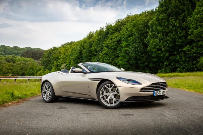 Aston Martin DB11 Volante 0002