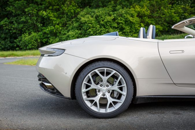 Aston Martin DB11 Volante 0006