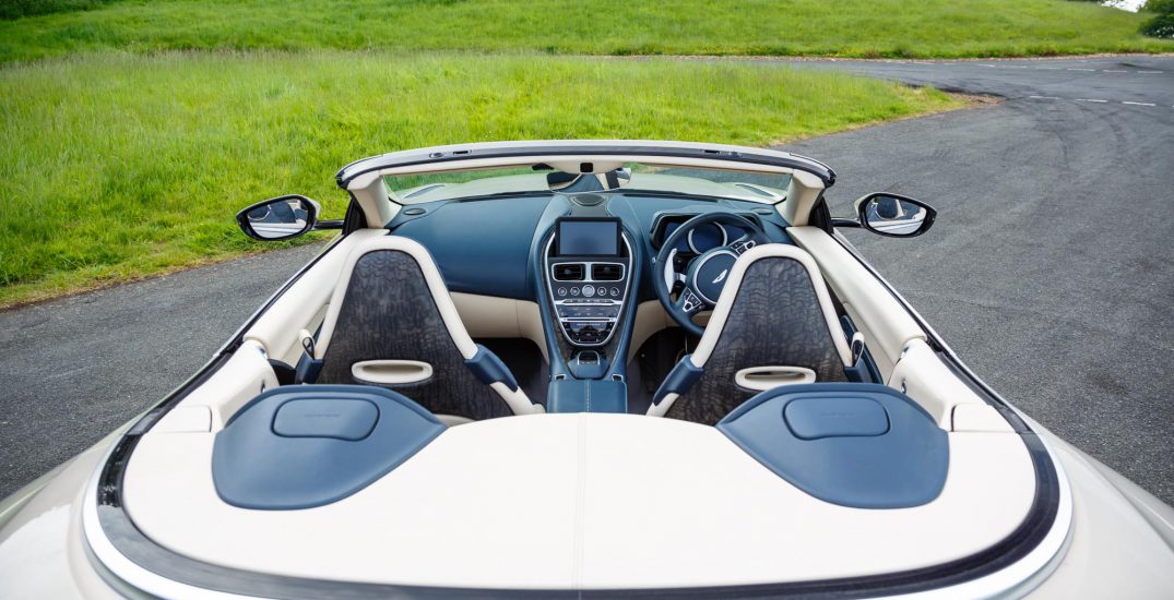 Aston Martin DB11 Volante 0011