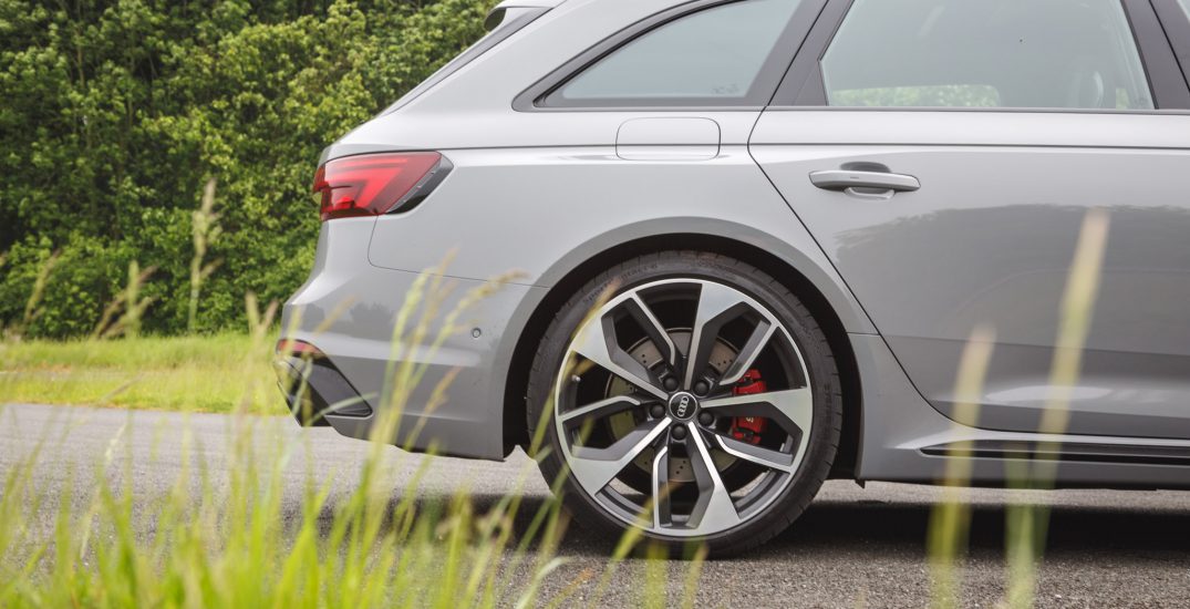 Audi RS4 Avant 8