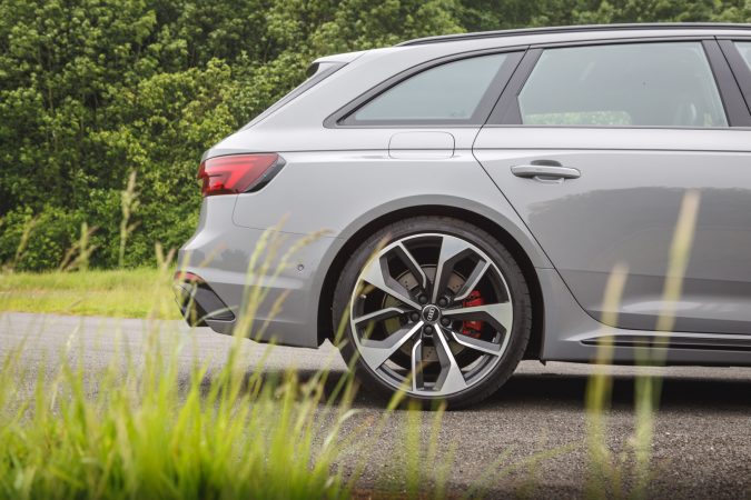 Audi RS4 Avant 8
