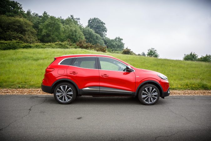 2018 renault kadjar red side on