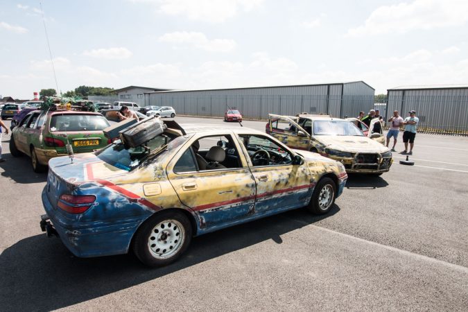 Rat look Peugeot's, Jurassic Park painted estate