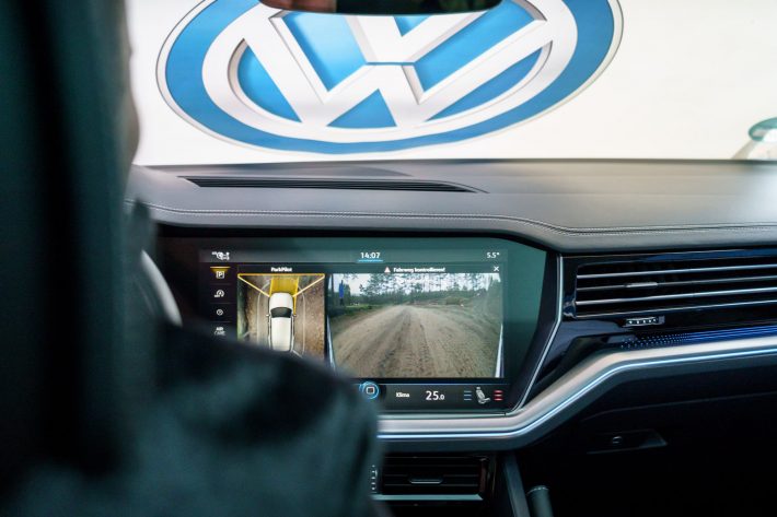 Can You Drive a Car Using Just The Parking Cameras?