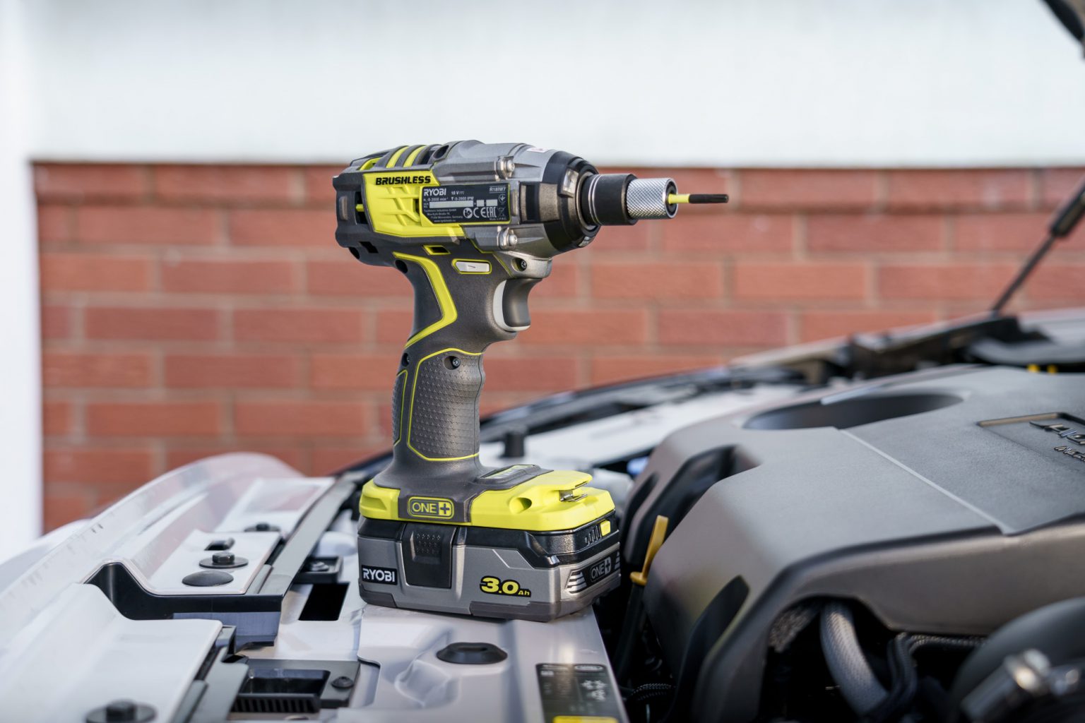 Ryobi Brushless Impact Wrench 18V ONE+ R18IW70 Review