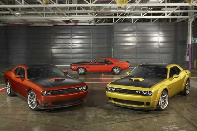 Dodge Charger vs Challenger