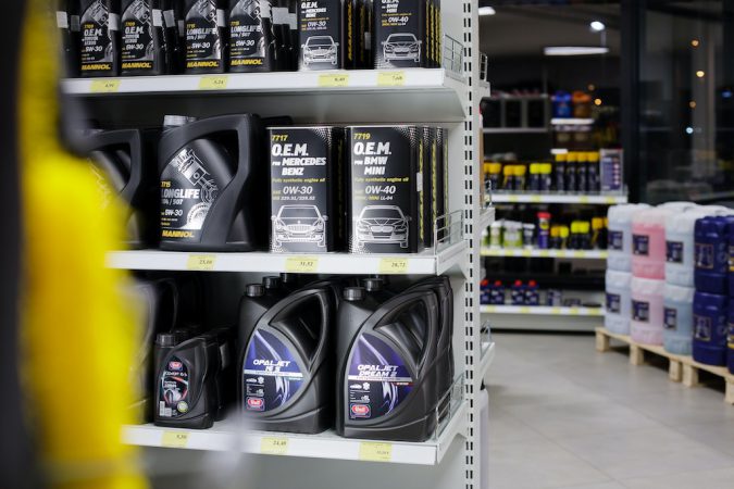 There are many different types of engine oil to choose from for your car. 