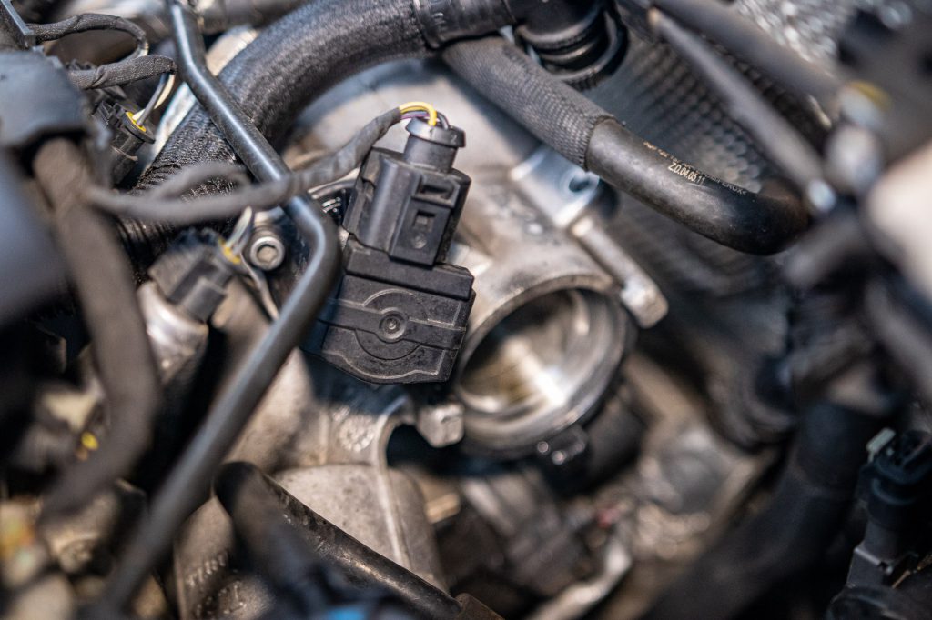 Upgrading The Diverter Valve On Golf Mk7 GTI GFB DV+ T9351