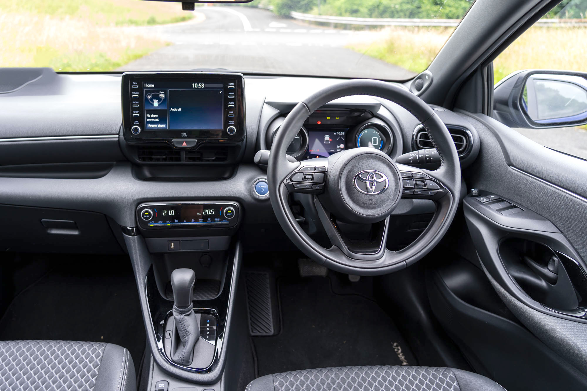 vijver De lucht innovatie Toyota Yaris Hybrid Dynamic Review 🏎️
