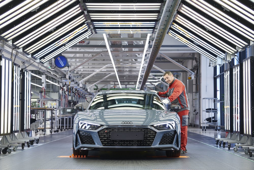 What is the make and model of a car differences and meaning