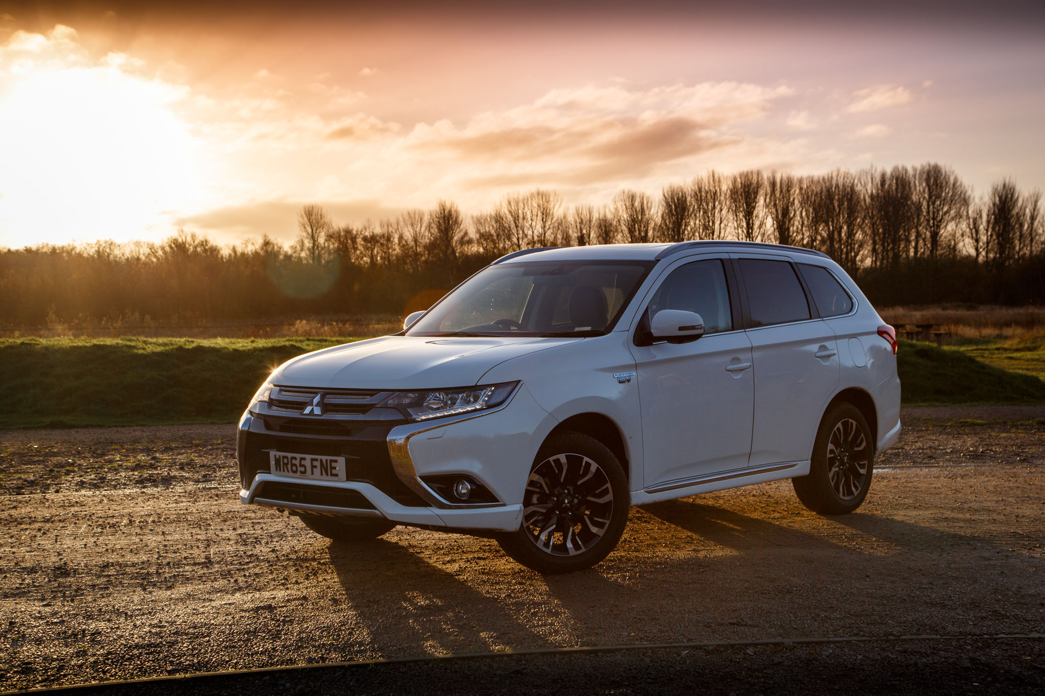 Mitsubishi outlander 2015 год