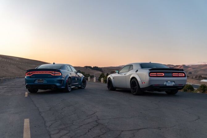 Hellcat Charger Vs Hellcat Challenger