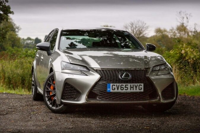 Lexus VS Mercedes