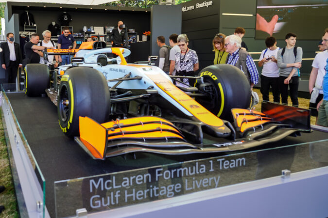 do f1 cars have pedals