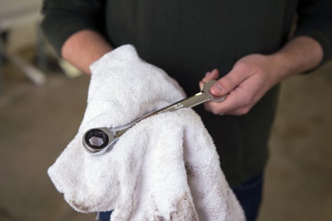 How to remove lug nuts
