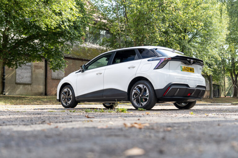 MG4 EV SE Long Range Review 🏎️