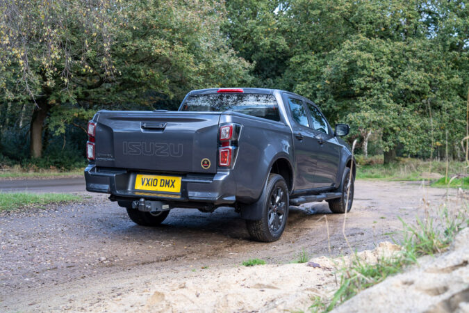 Isuzu D-Max V-Cross Auto Review