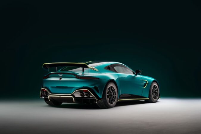 Aston Martin Vantage GT4