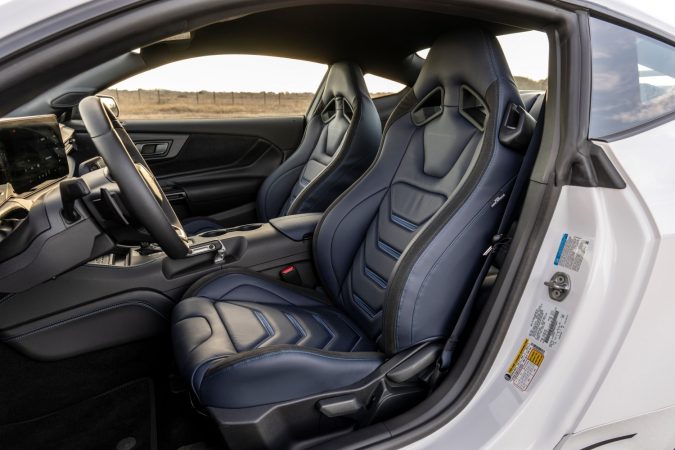Hennessey SUPER VENOM Ford Mustang GT Dark Horse