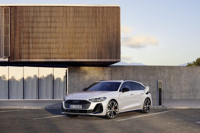 Audi A5 e-hybrid quattro Avant Saloon