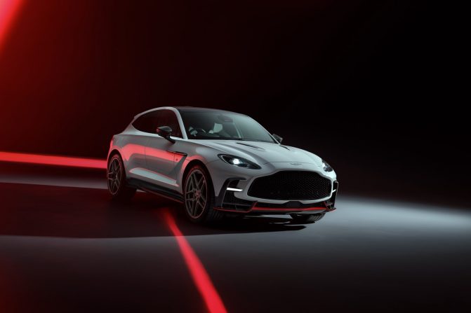 Aston Martin DBX S