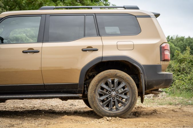 Off Road Testing: Land Cruiser Invincible 2.8