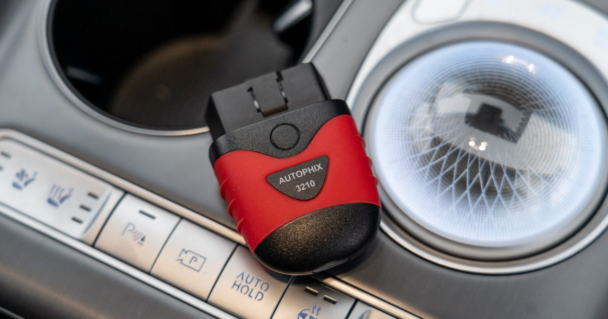 Hands On With The AUTOPHIX 3210 OBD2 Scanner